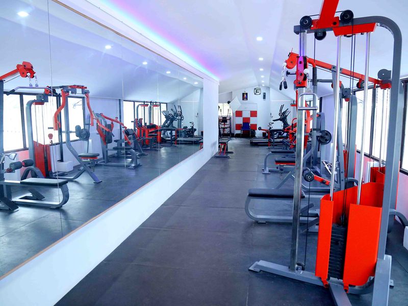 Free weights and benches at Fitness First